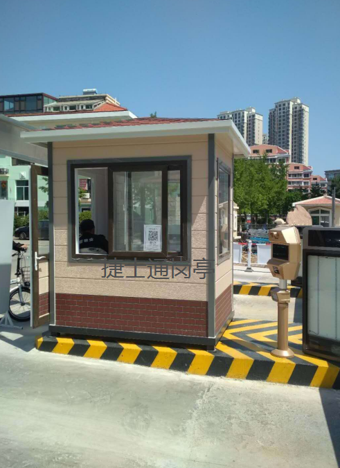 煙臺市，萊山區迎春大街綠色家園雕花板保安亭