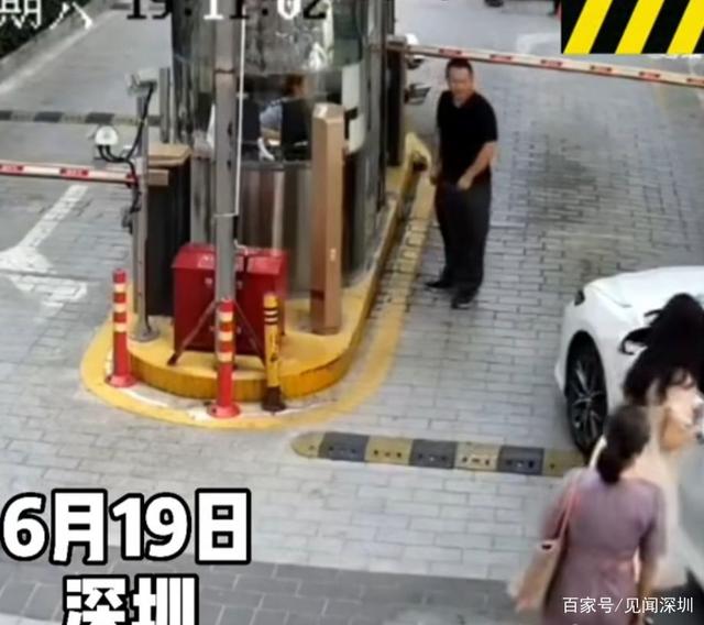 又是油門(mén)當剎車(chē)，深圳女司機剛啟動(dòng)就撞翻崗亭，女保安員骨折受傷