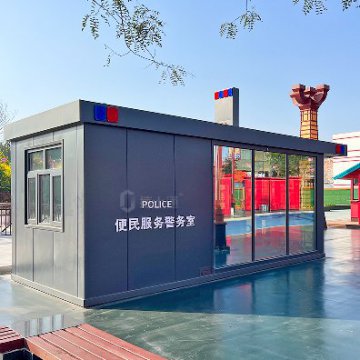 景區便民服務(wù)警務(wù)室，為游客提供方便服務(wù)